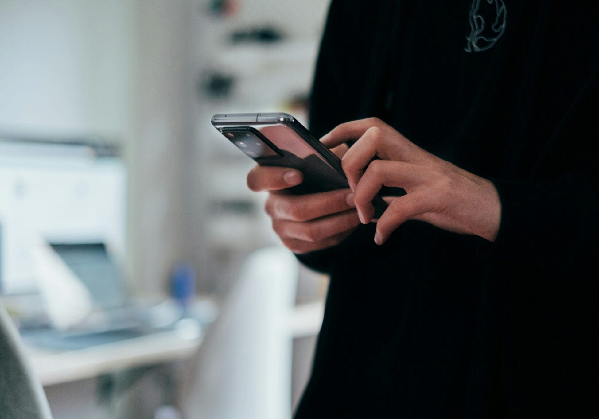 Person using a smarthphone looking for Japanese Fashion brands